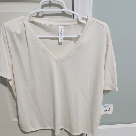 Elegant Ivory V-Neck Short Sleeve Tee - Picture 1 of 3